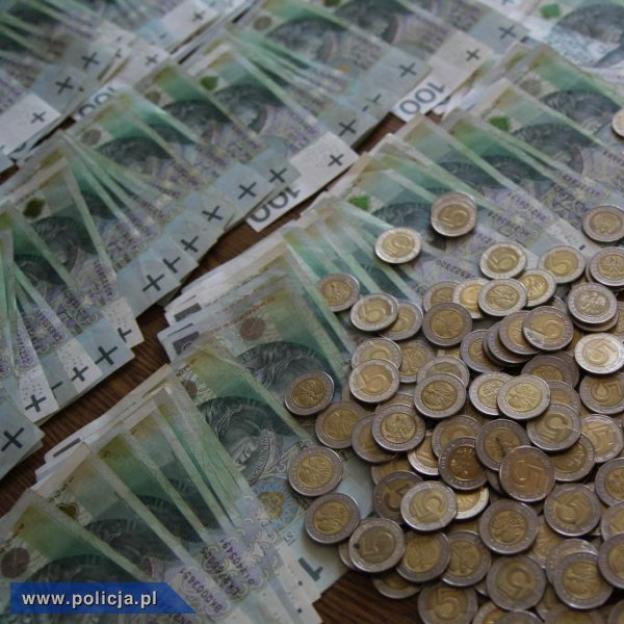 Konwojent włamywał się do bankomatów. Ukradł 300 tysięcy złotych! 